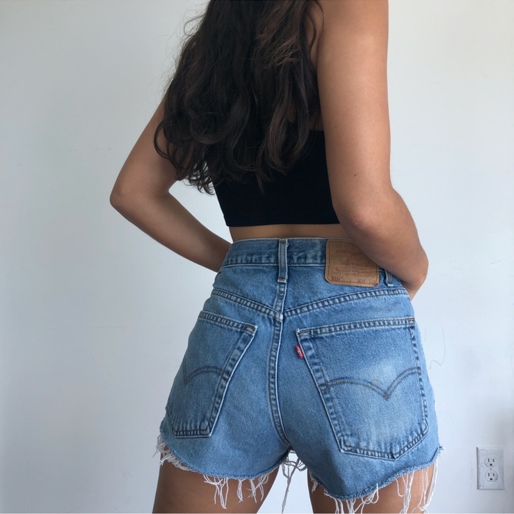 Vintage Levi’s 570 Y2K 90s high waist denim cutoff shorts